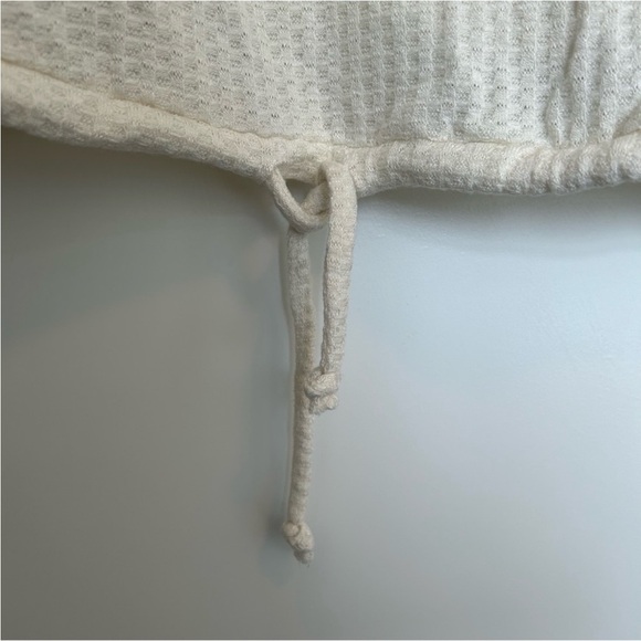 Chaser Waffle Knit Henley Style Pullover Size Medium Cream Long Sleeve Top NWT - Picture 6 of 7